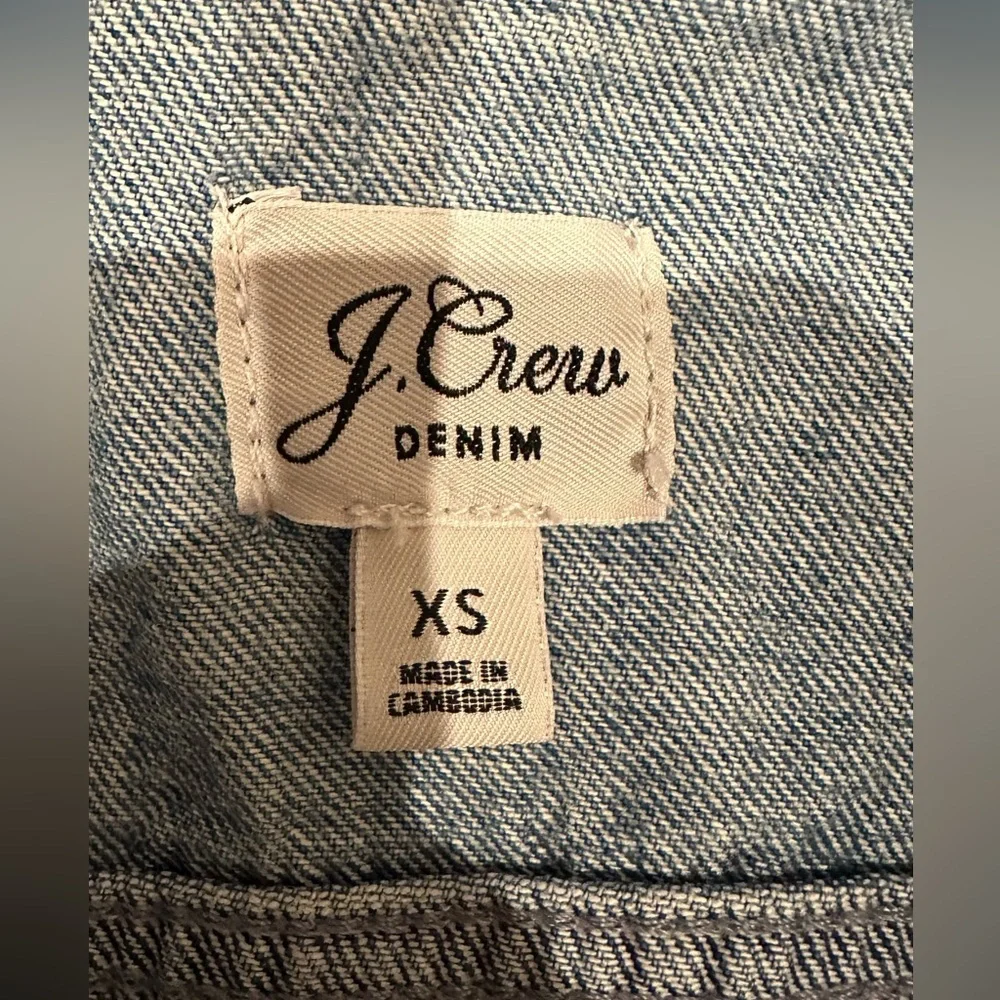 💛 J. Crew Classic denim jacket in Brilliant Day wash 💛